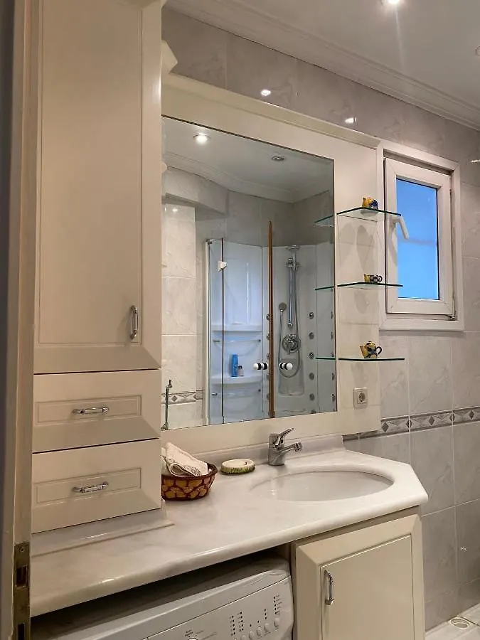 Stunning Sea View And Central Location, 2Br Istanbul Apartment